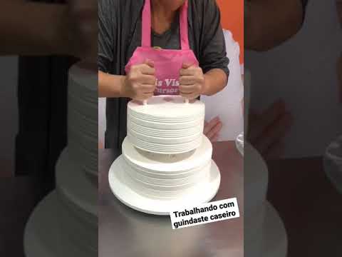 usamos guindaste duplo para bolo de 2 andares