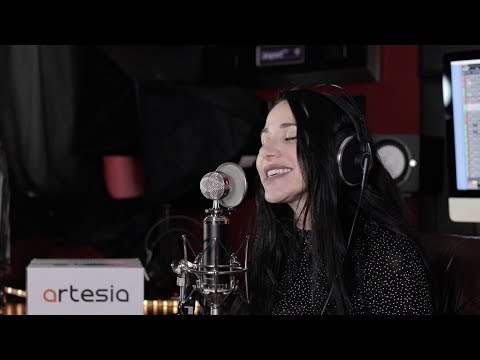 Artesia AMC-20 Mic Review by Nicki Tedesco