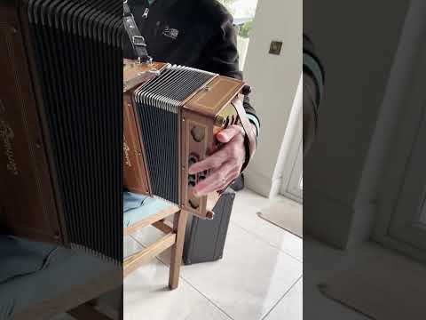 Galliard Accordion - Image 2