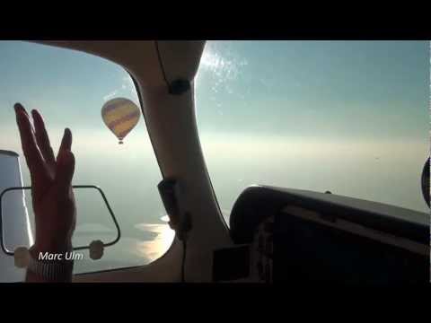 HD Cockpit Mooney M20R Ovation 2 - Passing a balloon