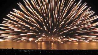 preview picture of video '2010 熊野大花火大会 三尺玉海上自爆 (Kumano Fireworks)'