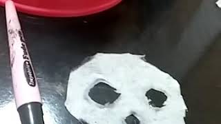 この人のパックを手作りー！準備するものは、まいねーむぺんや筆ウェットテッシュはさみだよー