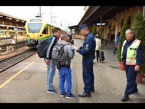 Migránsokkal érkező vonatok és a pályaudvar ellenőrzése Szombathelyen