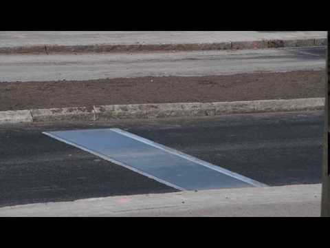 Här öppnar sig falluckan på Kullavägen