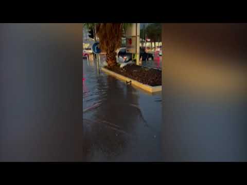 شاهد بالفيديو.. فرنسا.. تسببت الأمطار الغزيرة بغرق الشوارع والطرقات في مرسيليا