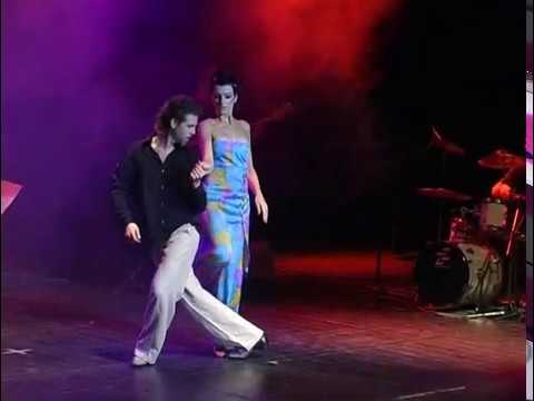  Martín Gutierrez  and  Karo Pizzo  are  dancing  to  the  nontraditional song  "  Vi Luz y Subí  "  by  Narcotango
