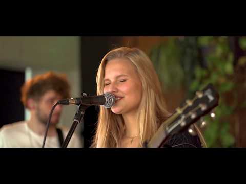 download lagu mp3 mp4 Isa Zwart, download lagu Isa Zwart gratis, unduh video klip Isa Zwart