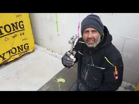 Eigenes Haus bauen - der erste Stein! Wie lege ich die ersten Steine und setze die erste Mauerreihe?