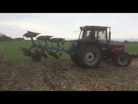 CASE 856XL ploughing with ransomes 3 furrow
