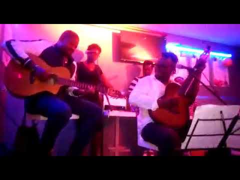 Alvarito solo en duo avec perica duya a luanda acoustique