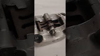 Vídeo de Pinça Freio Dianteiro Direito- Suzuki B King 1300 2010