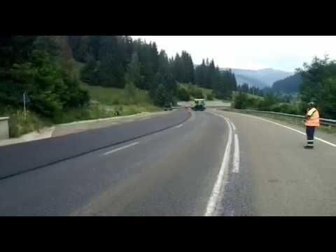 Asfaltare pe DN17, în Pasul Mestecăniș