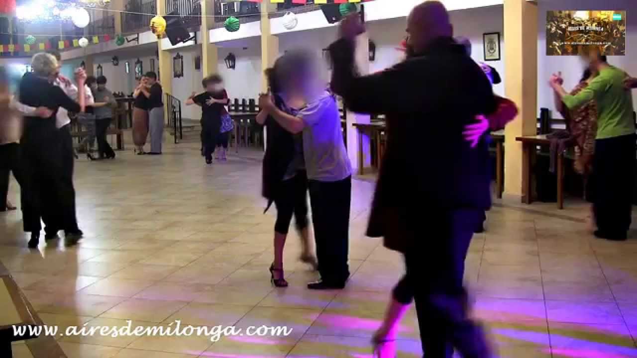 Clase de tango class, Torso y hombro promueve giro de la mujer. Por Carlos Neuman