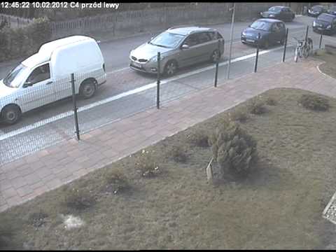 falszywy kurier w białej furze