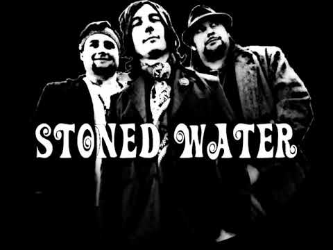 Stoned Water - Escondo o rosto na fumaça