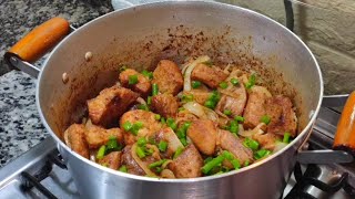 Pernil em cubos acebolado , macio e suculento, pronto em minutos 😍 Delicioso!