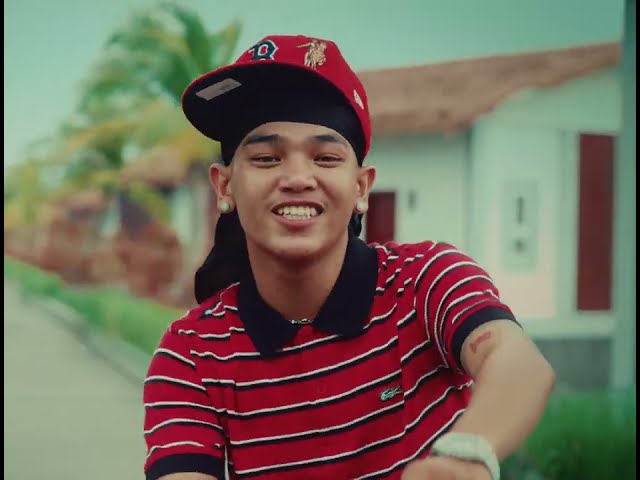 Video zu 'Baddie' ansehen