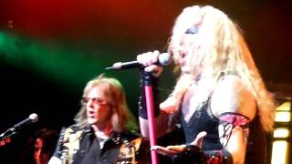 TWISTED SISTER - "I SAW MOMMY KISSING SANTA CLAUS" - NOKIA THEATRE, NYC 12/6/09