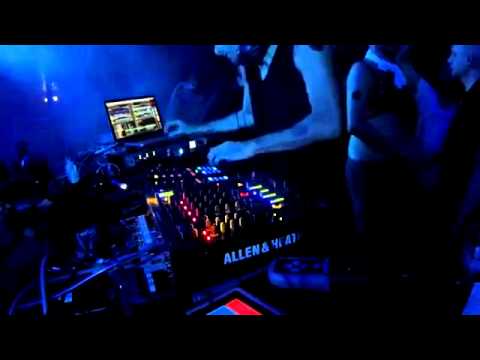 Richie Hawtin plays 'Old Room (Luca Maniaci Remix)' @ Enter.Week 13 - Space (Ibiza) - 26.09.2013