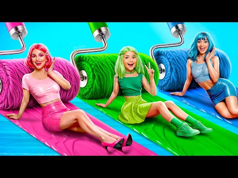 Stavíme tajnou místnost ve škole! Růžová proti Zelené proti Modré! Jednobarevná výzva!