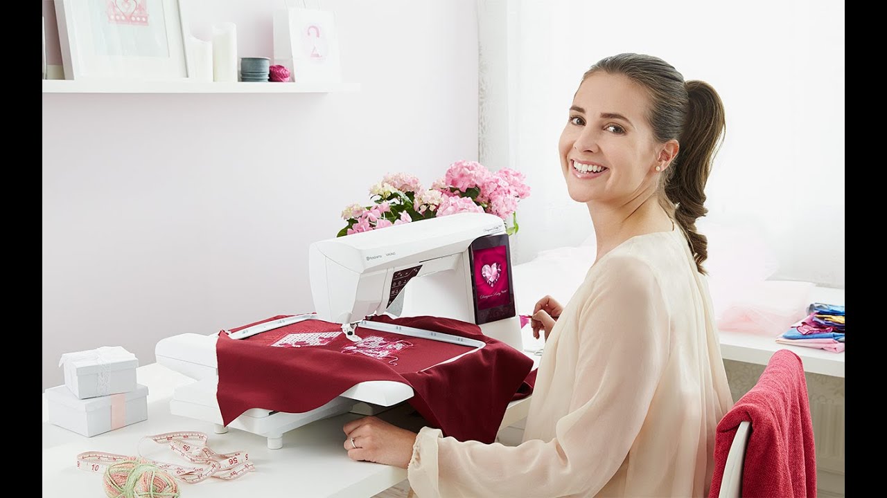 HUSQVARNA VIKING® DESIGNER RUBY Royale™ (Français) sewing and embroidery machine