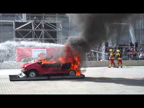 Vorführung PKW Brand - Interschutz 2015