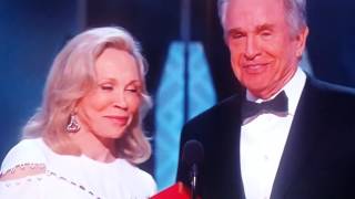 Warren Beatty pulls a Steve Harvey and announces the wrong winner for best picture