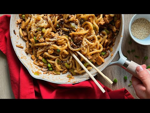 Quick & Easy Vegan Peanut Udon Noodle Recipe - Ready in 15 Minutes! | Essy Cooks
