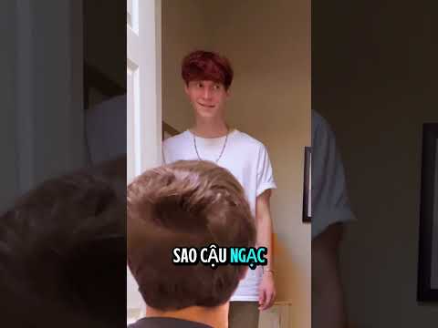 Anh ấy rất ngạc nhiên trước những đồ dùng gia đình của người bạn.