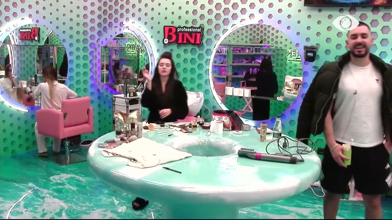 Ka plasur dashuria/ Keijsi bisedon me Inën dhe Gretën për Juelën: Duke bërë puçi-puçi me...