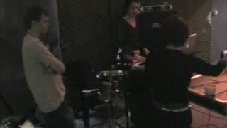 Tim Exile remixing Micachu live