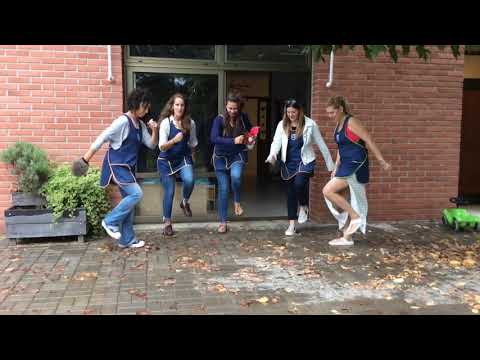 Wir stampfen, klatschen, hüpfen und drehen