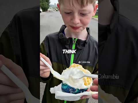 Luke Tries Taiwanese Shave Ice for the First Time 🍧