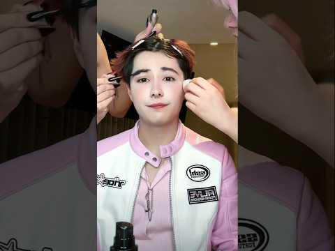 ¡Me transformó en José Roberto! 💄 #otakulife #humor #comedy #uwu #anime #asianstyle #oniichan