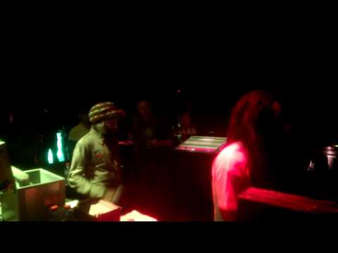 Forward Fever & Ras Cloud & Ion One playing Rocking Time @ Dub Revolution 22-10-2016 Brugge