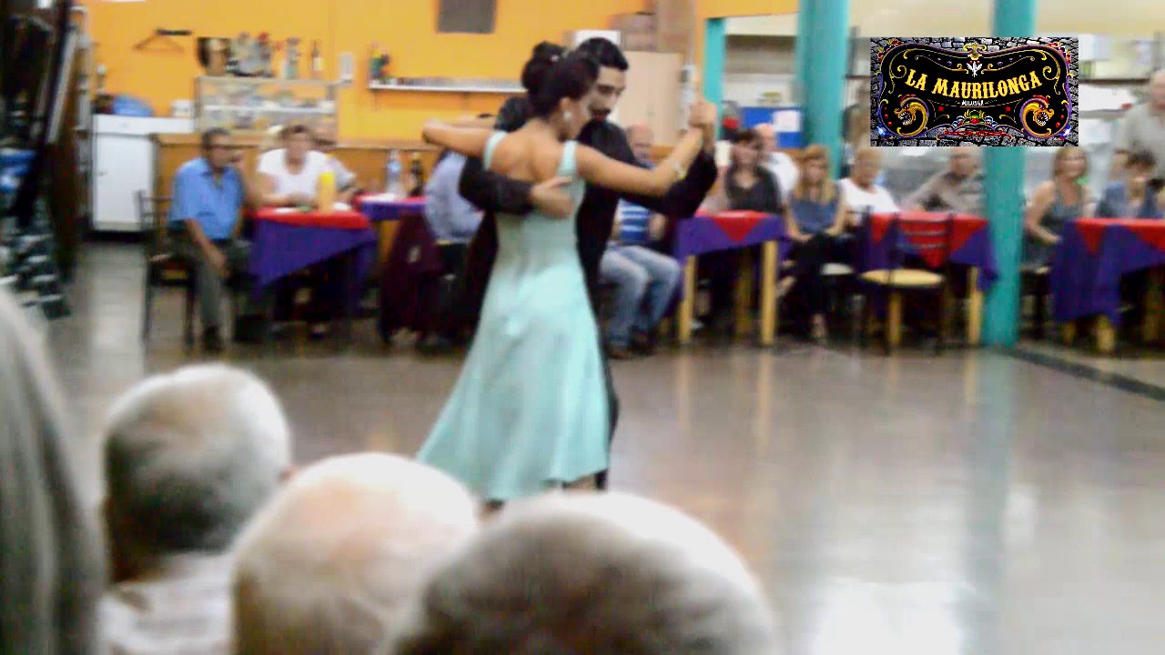 estampa de varon  Darienzo, bailan Jesica Gomez y Franco Andrada