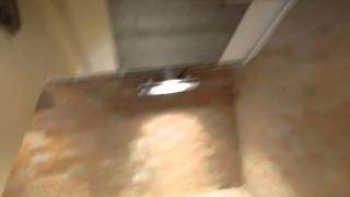 事實證明跑樓梯快過搭升降機 (落沙崇132級樓梯只需27秒 (0:07-0:34)) (影片播放速度沒有經過調整)
