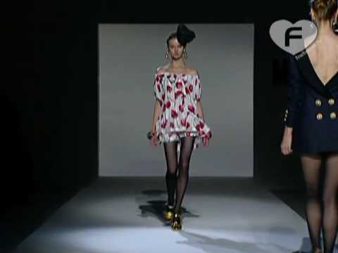 Moschino - MIFW Spring_Summer 2010 - Fashion Network.mp4