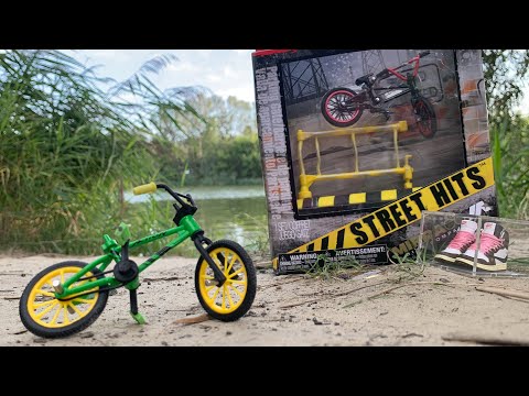 Unboxing Finger BMX Flick Trix -  Tricks on my new fingerbike