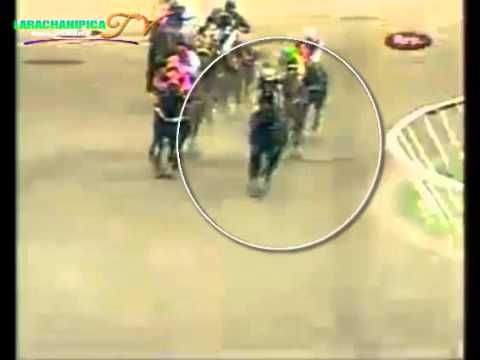 TOMA DONDE EL JINETE Y..SERRANO PIERDE POR UN MOMENTO LOS ESTRIBOS EN LA 9 CARRERA DE SABADO 18 10 2