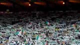 Celtic-Fans singen für verstorbenen Jimmy Johnstone