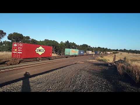 Freight train 2MA5 at Lovely Banks