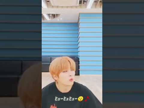 ℒℯℯ 𝓀𝓃ℴ𝓌🐰妄想｢𝐬𝐭𝐚𝐲 俺のセーター返しやがれください～｣ #straykids #skz망상