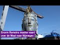 Romeins reuzenmasker vaart van Millingen naar Nijmegen