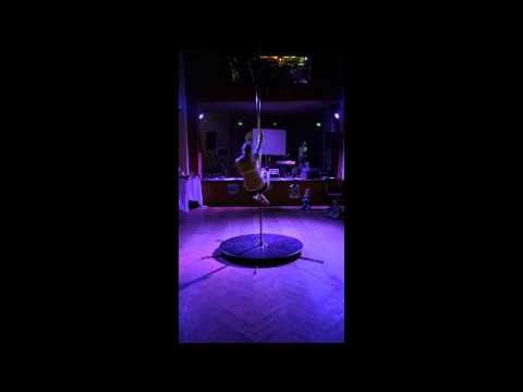 TEREZA ŠTRUNCOVÁ – UNDER