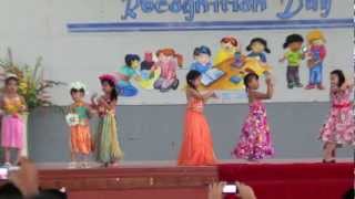 preview picture of video 'Sophia's Jr Kinder Recognition day - March 2012'