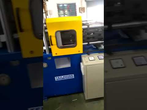 Horizontal locking vertical screw type injection moulding - ...