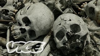 Living Amid Graves &amp; Bones: The Philippines&#39; Cemetery Slums