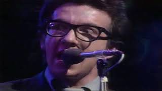 Elvis Costello &amp; The Attractions - (I Don&#39;t Want To Go To) Chelsea 1978