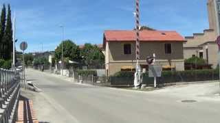 preview picture of video 'Passaggio a livello di via del Torrione in HD - Civitanova Marche'